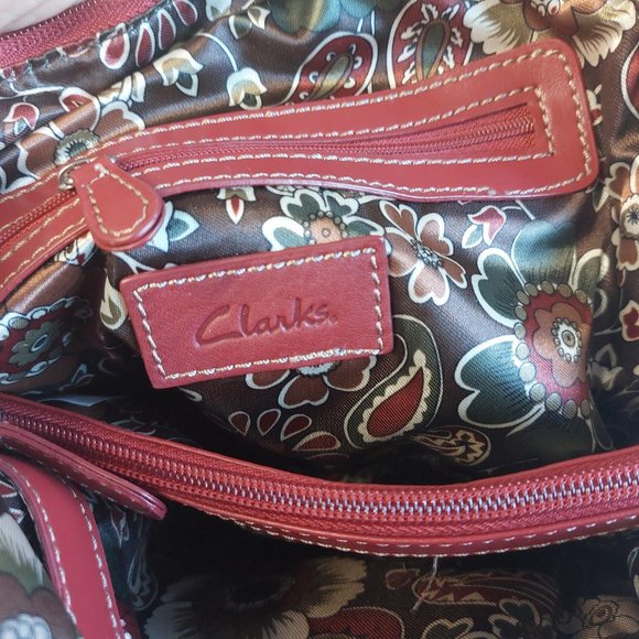 Clark Red Leather Two Ways to Carry Leather Shoulder Bag Backpack - Picture 7 of 12